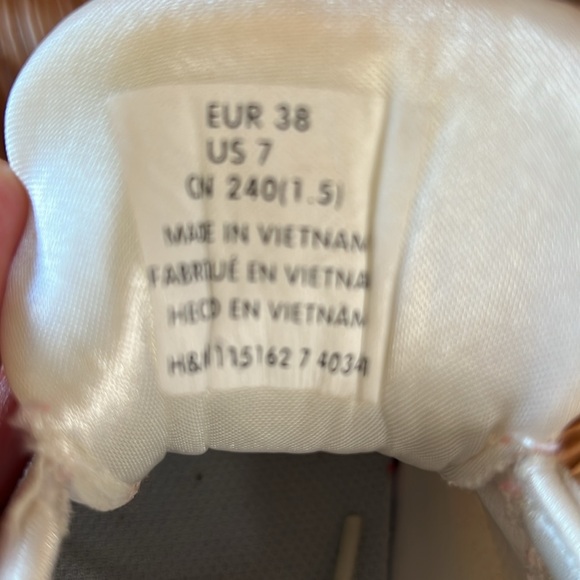 EUC H&M white/cream size 7 platform sneaker - Picture 9 of 9